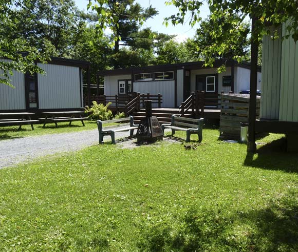 Photo of the exterior of the Mont Saint-Hilaire classrooms